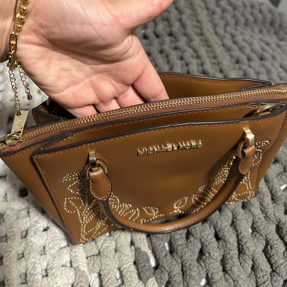 Michael Kors crossbody purse with gold detail. - Picture 4 of 12